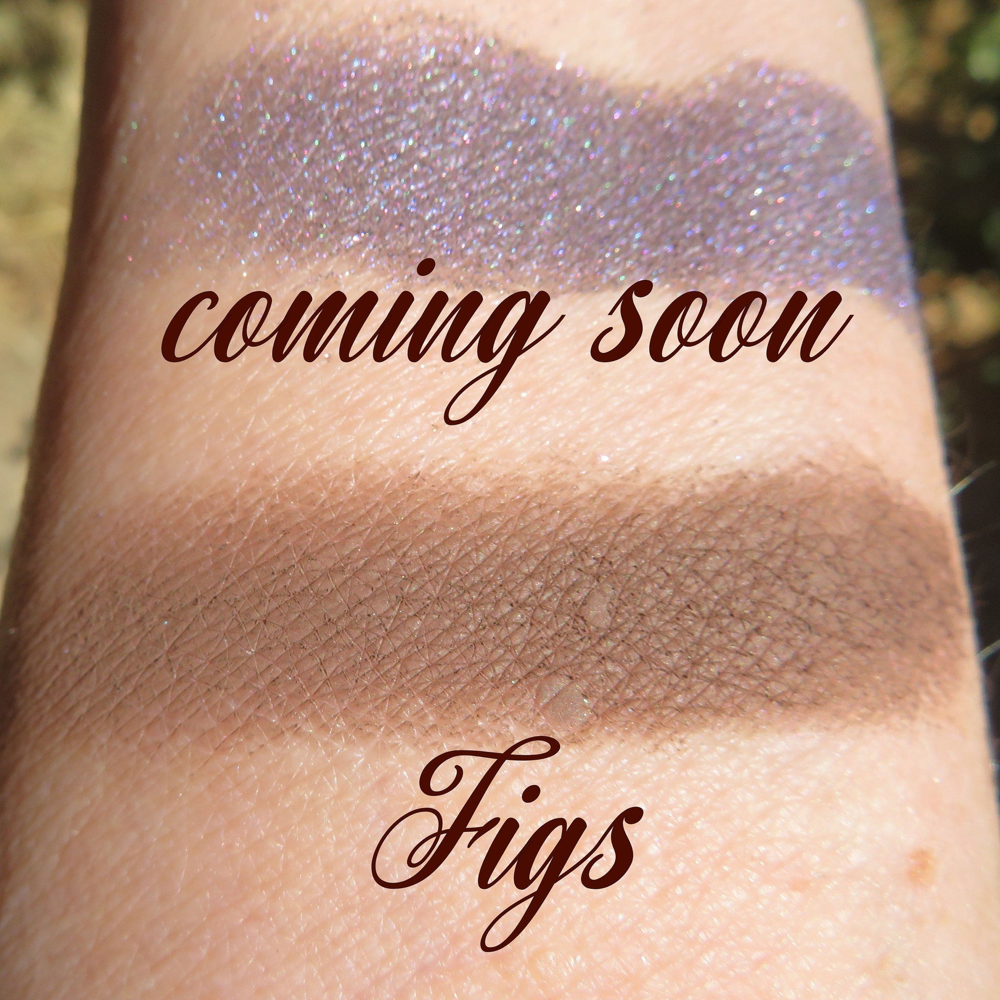 Close-up of vegan loose powder eye shadow in dark brown matte finish with mineral texture for eyes and brows