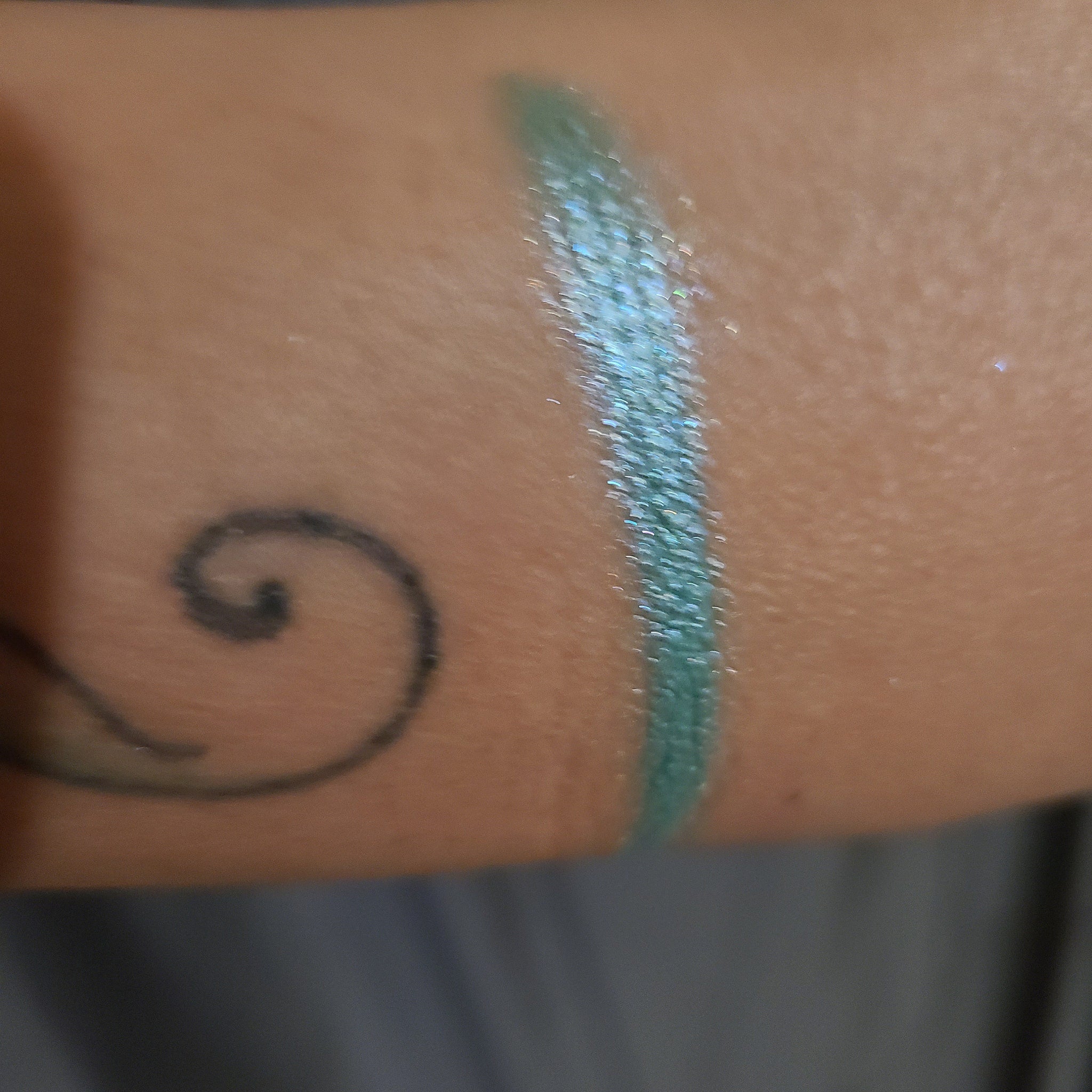 Open compact showing Under Da Sea Super Brite duochrome eyeshadow with vibrant color shift effect