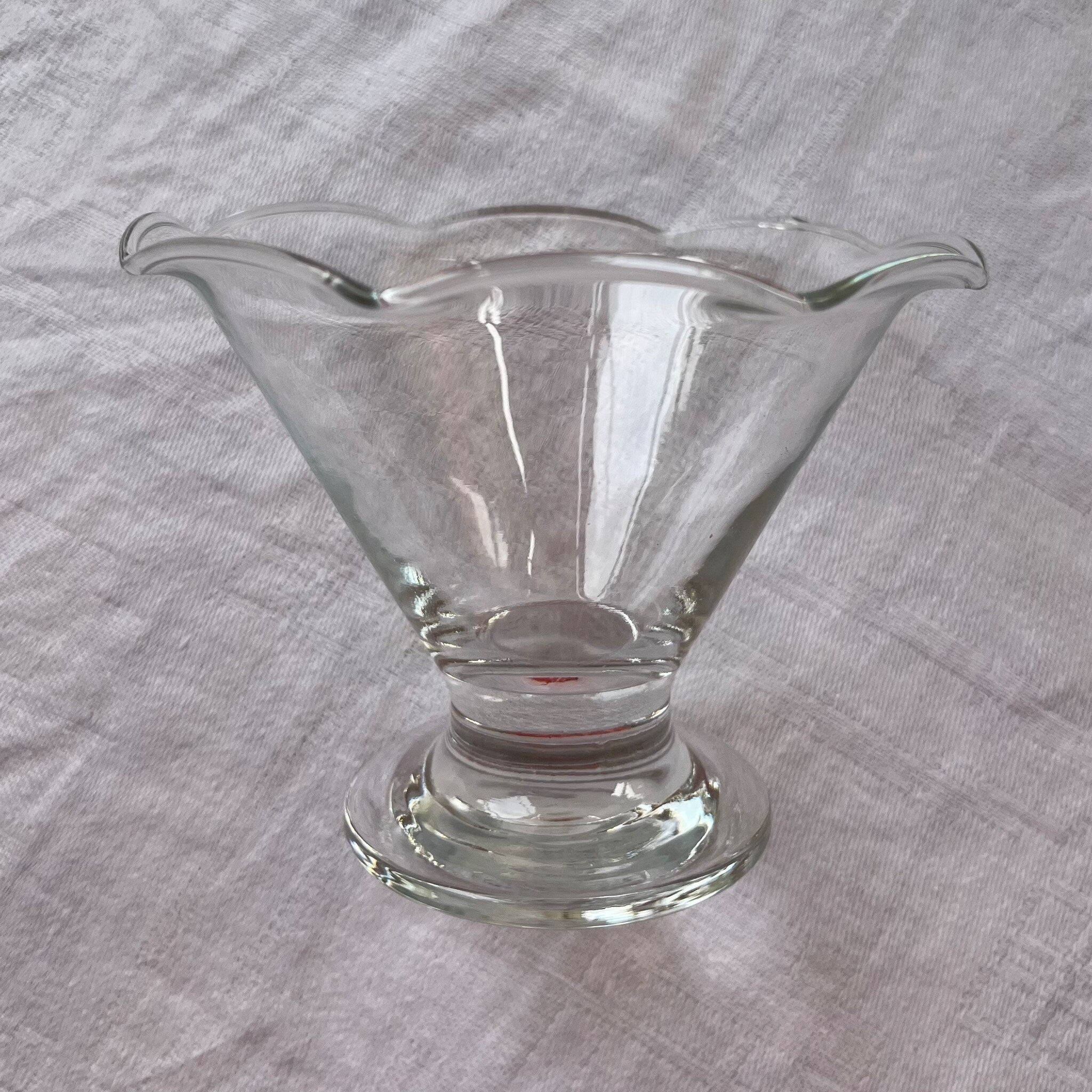 Ice cream sundae glass, clear glass with scalloped rim, pedestal base