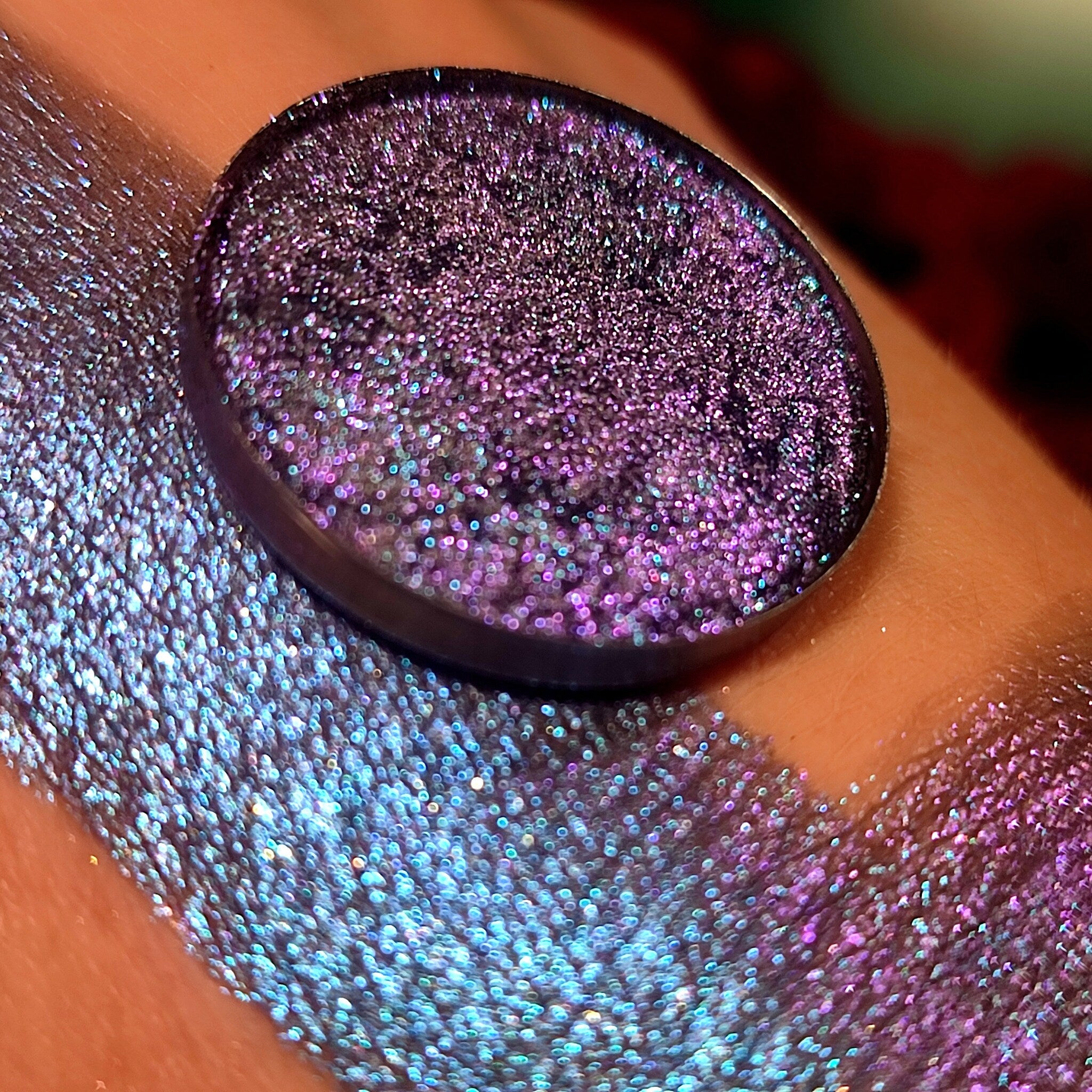 Eye shadow, purple glitter, round compact, swatch on skin