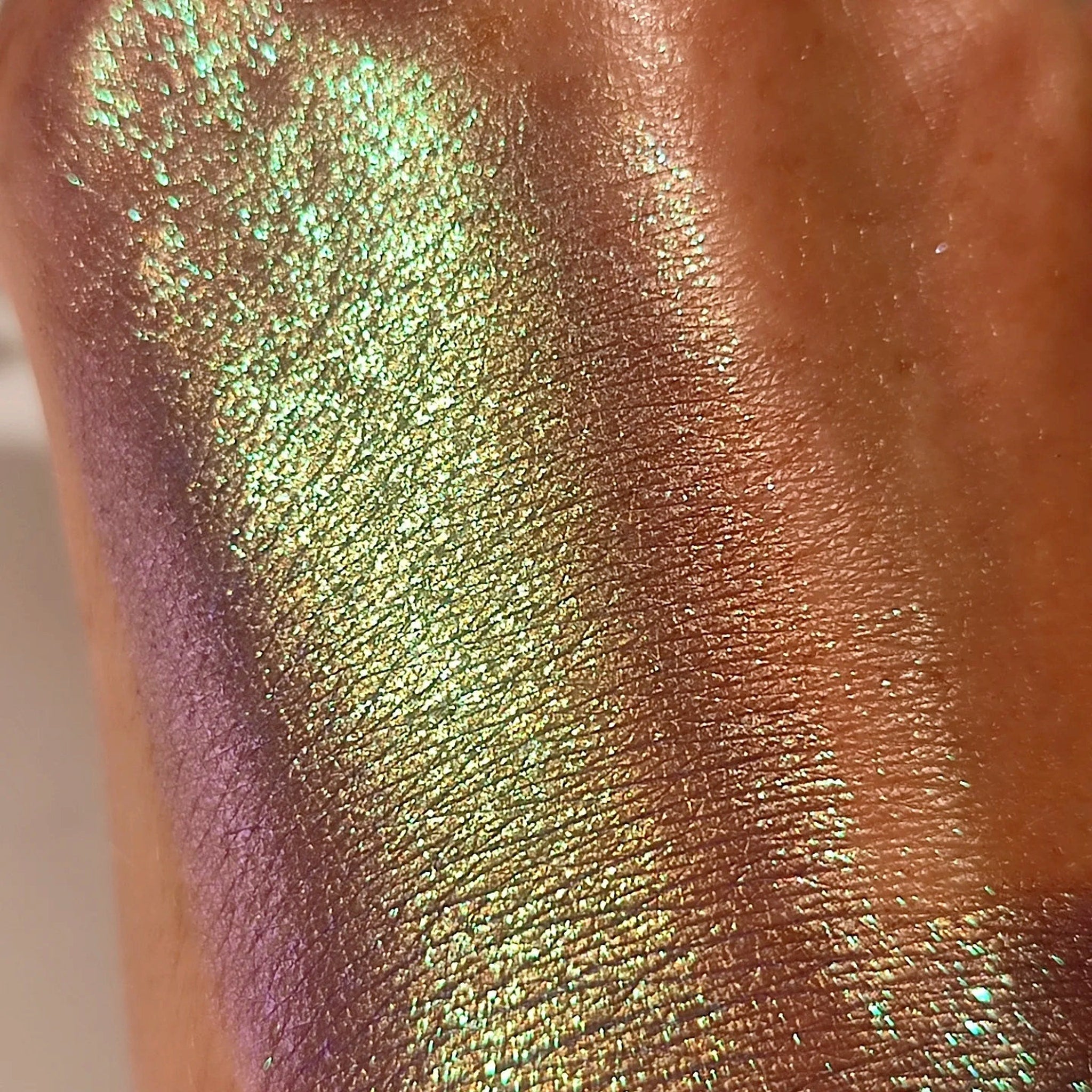 Close-up of Blu Viola Eye Shadow pan showing vibrant violet powder with smooth satin finish