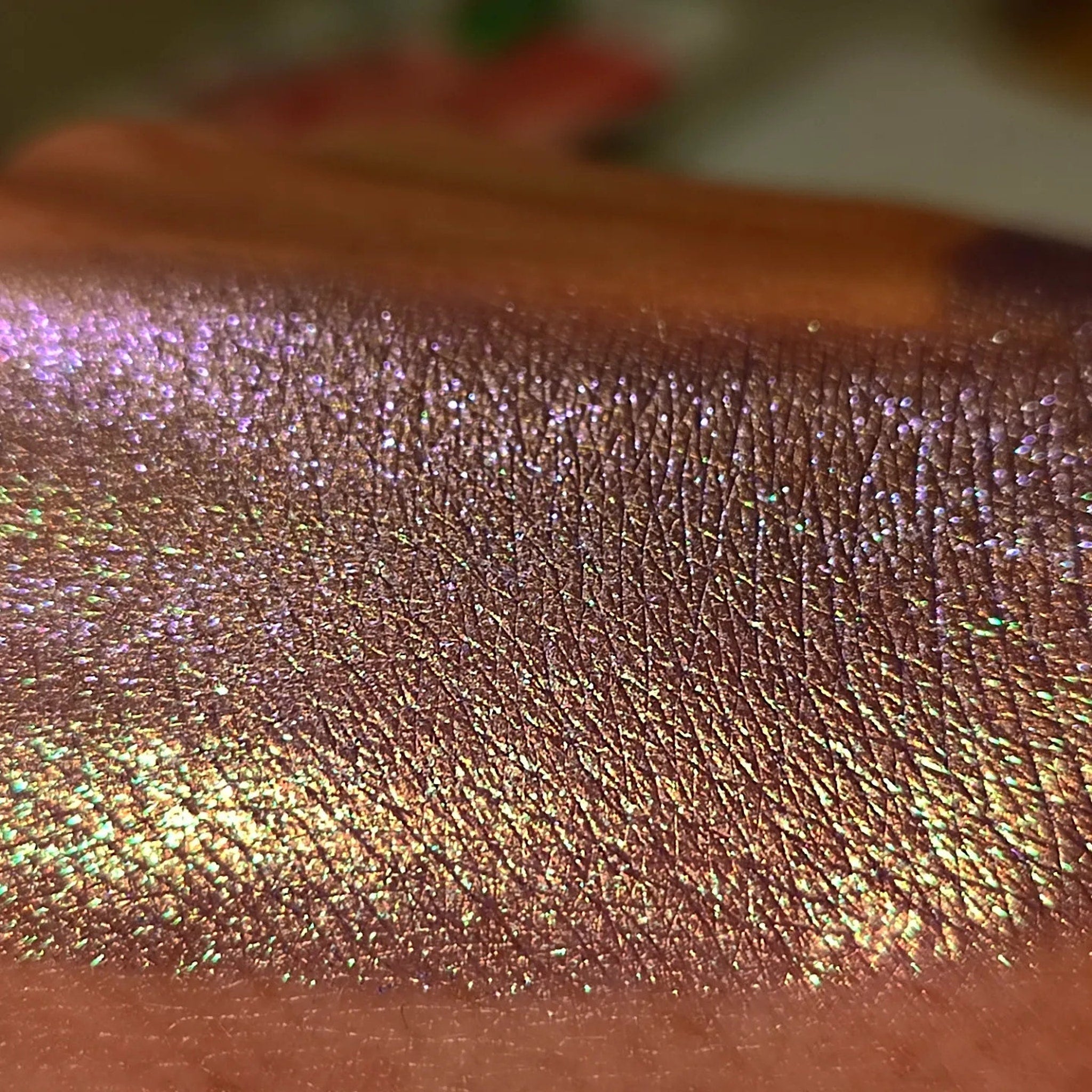 Close-up of matte Blu Viola eye shadow pan showing rich violet pigment and smooth powder texture