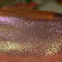Close-up of matte Blu Viola eye shadow pan showing rich violet pigment and smooth powder texture