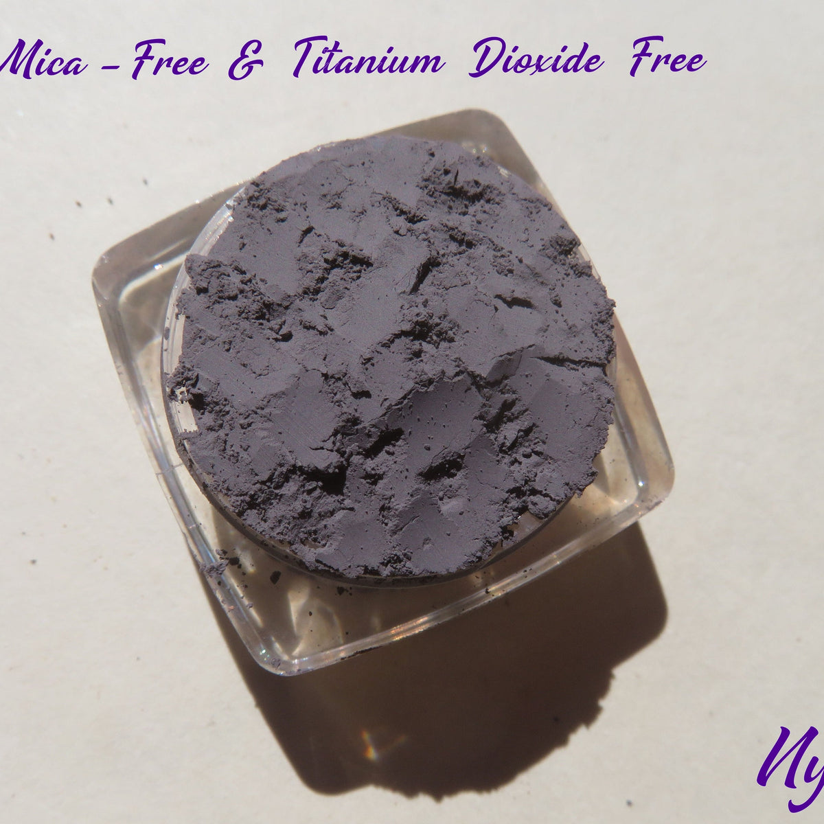 Main product view of Matte Medium Gray Mica Mineral Eyeshadow - Vegan Cruelty-Free Loose Pigment