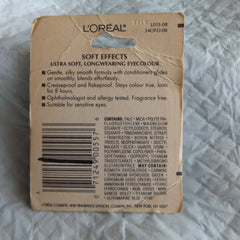 Detailed close-up of LOréal Soft Effects Eyeshadow in Lily Soft Perle