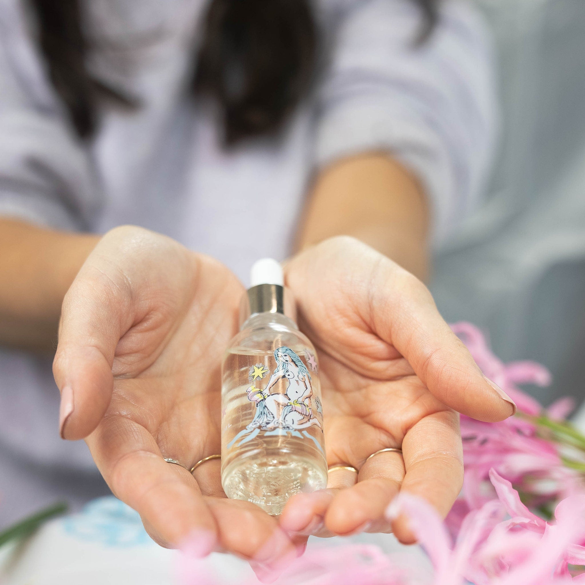Usage example of Weightless Dry Oil for All-Day Glow  Skin Tone Improvement with Botanicals  Squa