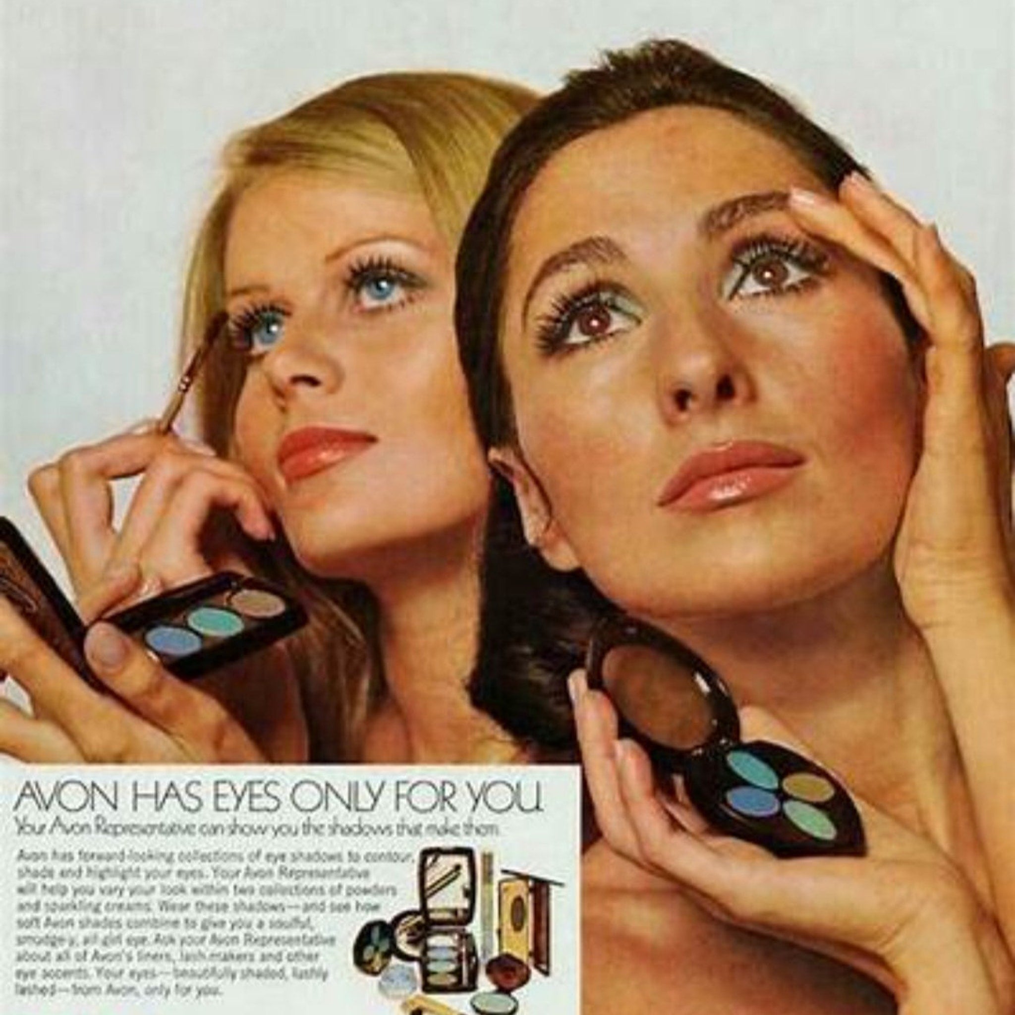 Additional view of Vintage 1970s Avon Sparkling Cream Eyeshadow Compact - Rare Mirror