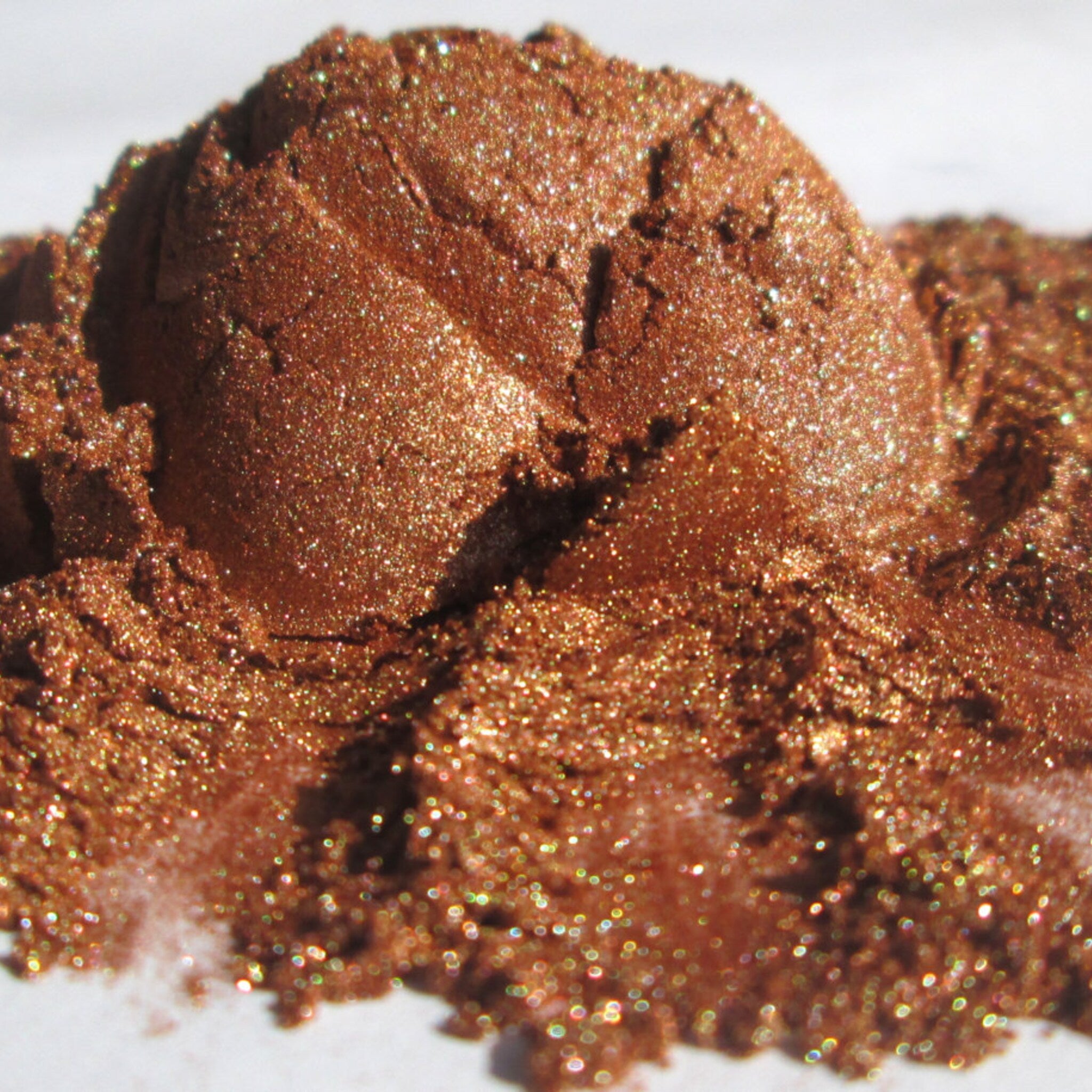 Bronze and golden mineral eye shadow duo in compact with mirrored lid, showcasing shimmering pigments for natural looks